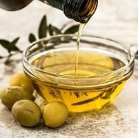 Epamig auxilia produtores a definir momento ideal de colheita de azeitonas para produção de azeites