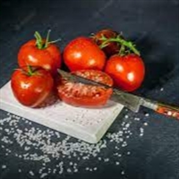 Qual o motivo de gostarmos de tomate com sal? 