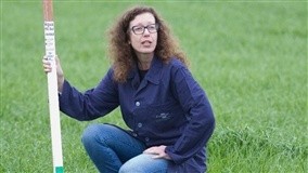 Agricultor conhece Régua de Manejo de Pastagens e indicações de cultivares e consórcios feitos pela Embrapa